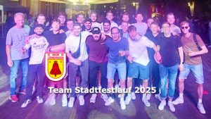 ..wenn die Borg nach rund zwölf Stunden besenrein an die Feiernden übergeben wird ...Stadtfestlauf: Seit 2002 dabei. Die Fußballer von Union.
