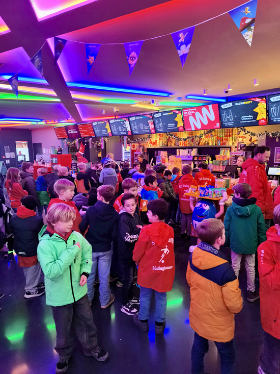 Die Youngster des SC Union 08 Lüdinghausen stöberten durch die vielen Angebote