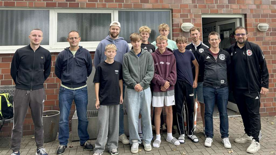Verstärkung: Zehn neue Schiedsrichter haben am vergangenen Samstag erfolgreich ihre Anwärterprüfung abgelegt. Foto Tarik Pathe