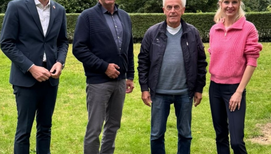 Bürgermeister Ansgar Mertens und Moderatorin Julia Wulf trafen auf Michael Schnaase und Helmut Nottenkämper.