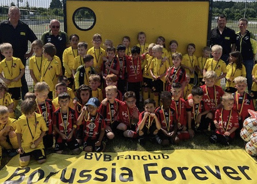 Foto Archiv: Geschenke für die Minikicker von Union Lüdinghausen und Fortuna Seppenrade überbrachten auf dem Jugend-Fußballturnier in Seppenrade der BVB-Fanclub Borussia Forever Lüdinghausen. "Einfach"nochmal DANKE! ;-)